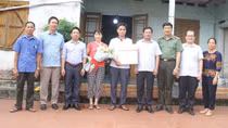 Khen thưởng công dân cứu 3 người đi xe bị mất phanh ở Tam Đảo