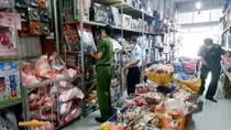 Tạm giữ nhiều đồ chơi trẻ em có xuất xứ Trung Quốc