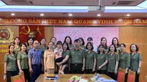 Hạnh phúc khi làm "mẹ đỡ đầu" của 2 cháu mồ côi