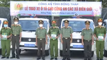 Trang cấp ôtô cho Công an các xã biên giới