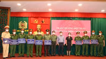 Khen thưởng 9 tập thể phá chuyên án vận chuyển ma túy xuyên quốc gia