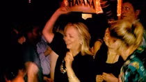 Ủng hộ Thủ tướng Phần Lan, bà Hillary Clinton đăng ảnh "xả stress" ở hộp đêm