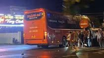 Va chạm ôtô khách, 2 vợ chồng đi xe máy tử vong