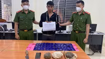 Mang dao nhọn "phòng thân" để vận chuyển 12.000 viên ma túy tổng hợp đi bán