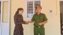 Người dân Vĩnh Thái 3 lần trả tài sản cho người đánh rơi