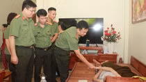 Sẻ chia khó khăn với đồng đội