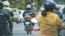 “Phượt thủ” phóng xe như bay gây náo loạn Quốc lộ 20