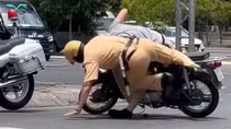 Công an TP Hồ Chí Minh thông tin về clip CSGT quật ngã người vi phạm
