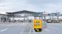 Xử lý nghiêm xe ô tô đi sai làn thu phí không dừng