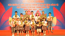Tuyên dương con CBCS đạt thành tích xuất sắc trong học tập
