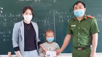 Khi công an xã làm từ thiện