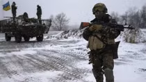 Ukraine đóng cửa trạm kiểm soát biên giới do bị pháo kích