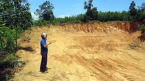 “Nóng" tình trạng khai thác đất san lấp trái phép tại Tiên Phước