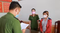 Giám đốc quan hệ khách hàng "giăng bẫy" lãi suất cao