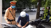 Giải khát bằng bia, “thần cồn” vi phạm kịch khung