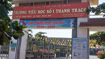 Học sinh ngã từ tầng 2 xuống sân trường gãy cả 2 tay