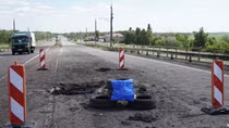 Ukraine nã loạt pháo HIMARS nhưng không thể đánh sập cầu ở Kherson