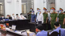 Cựu Chủ tịch Khánh Hoà khai không biết ký vi phạm vì "tin anh em tham mưu"