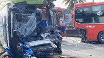 Hai xe khách tông nhau trên quốc lộ 1A lúc rạng sáng
