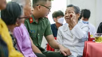 Hòa tiếng tri ân, sẻ chia cùng những "Hòn vọng phu"