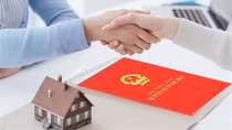 Tạm dừng chuyển nhượng, mua bán tài sản của một Phó Chủ tịch huyện