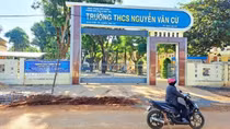 Một học sinh rơi từ lầu 3 xuống đất tử vong