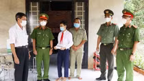 Công an Tây Ninh giúp đỡ người nghèo và gia đình chính sách