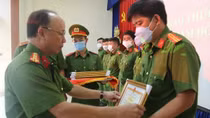Khen thưởng Ban chuyên án bắt đối tượng đâm tài xế xe ôm, cướp tài sản