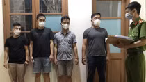 Mâu thuẫn lúc chơi bài, gọi bạn đến trả thù