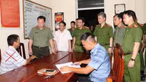 Bắt nóng đối tượng gài mìn vào xe ôtô của người khác