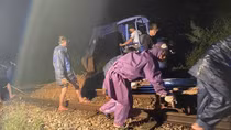 Đường sắt Bắc - Nam thông tuyến sau hơn ngày gián đoạn vì mưa lũ