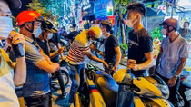 Theo chân Cảnh sát 141 truy quét thanh niên càn quấy trong đêm