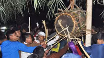 Đi lễ hội đập trống của người Ma Coong