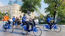 Người dân “hóng” dịch vụ cho thuê xe đạp tại Hà Nội