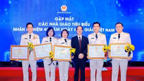 Bộ trưởng Bộ GD&ĐT tặng bằng khen cho 2 nhà giáo CAND tiêu biểu giai đoạn 1982-2022