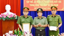 Khen thưởng tập thể, cá nhân có thành tích trong công tác truy nã tội phạm