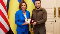 Chủ tịch Hạ viện Mỹ bất ngờ đến thăm Ukraine