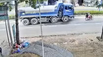 Nữ sinh lớp 8 tử vong sau va chạm với xe tải