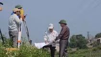 Khởi tố vụ án “ăn chặn” tiền của dân đi làm sổ đỏ