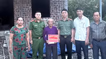 Công an xã vận động 30 triệu đồng giúp vợ liệt sĩ hoàn thiện ngôi nhà dang dở