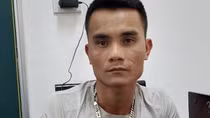 Tài xế giấu ma tuý trên nóc xe đầu kéo
