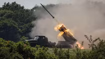 Nga chọc thủng phòng tuyến của Ukraine, áp sát "cứ điểm cuối cùng" ở Lugansk
