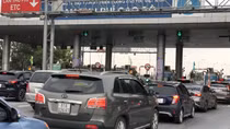 Phải nhanh chóng xả trạm thu phí khi ùn tắc kéo dài