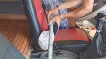 Dùng tuýp sắt đánh trọng thương người xin đi nhờ xe