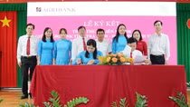 Agribank Trà Vinh ký kết thỏa thuận và trao 2 tỷ đồng an sinh xã hội năm 2022