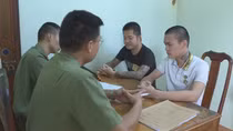 Ra tù, mua máy móc làm bằng cấp, chứng chỉ giả rao bán trên internet