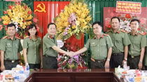 Tri ân những “chiến sĩ” áo trắng