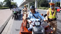 CSGT bắt loạt “hung thần” ba bánh và xe cũ nát