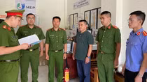 Bắt nguyên Phó Giám đốc, Phó trưởng phòng Kế hoạch CTCP dâu tằm tơ Mộc Châu