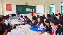 Nâng bước các em học sinh vùng cao đến trường